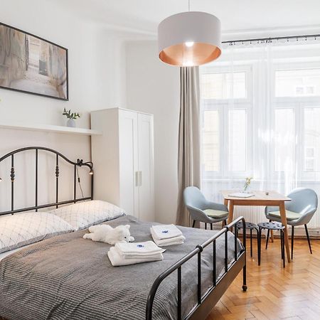 Bright Downtown Studio Прага Экстерьер фото